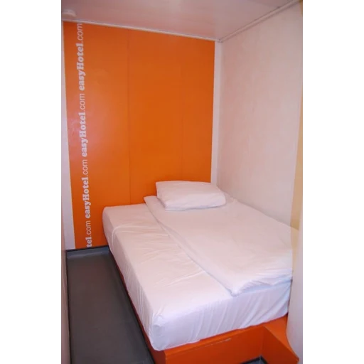 Logotipo de easyHotel London South Kensington